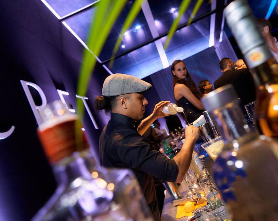 LiquidChef, Mauritius mobile bar, cocktail catering Mauritius, luxury bar service, event bartenders, wedding bar Mauritius, private party cocktails, professional bartenders Mauritius, premium cocktail service, bespoke cocktails, mobile cocktail bar Mauriti